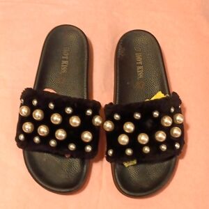 Hot Kiss Pearl Studded Slides